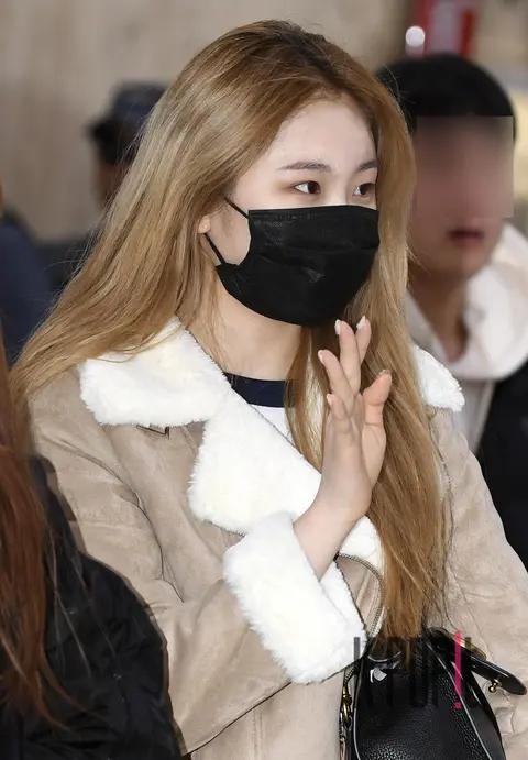IZ*ONE, Lee Chae-yeon — Airport