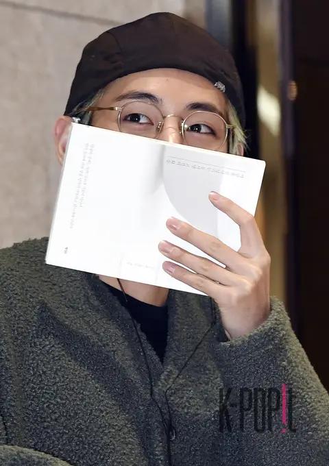 BTS, V 3 — Airport