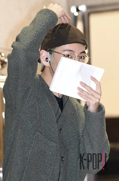 BTS, V — Airport