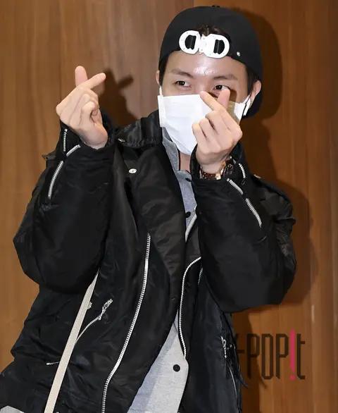 BTS, J-Hope (BTS) — Airport