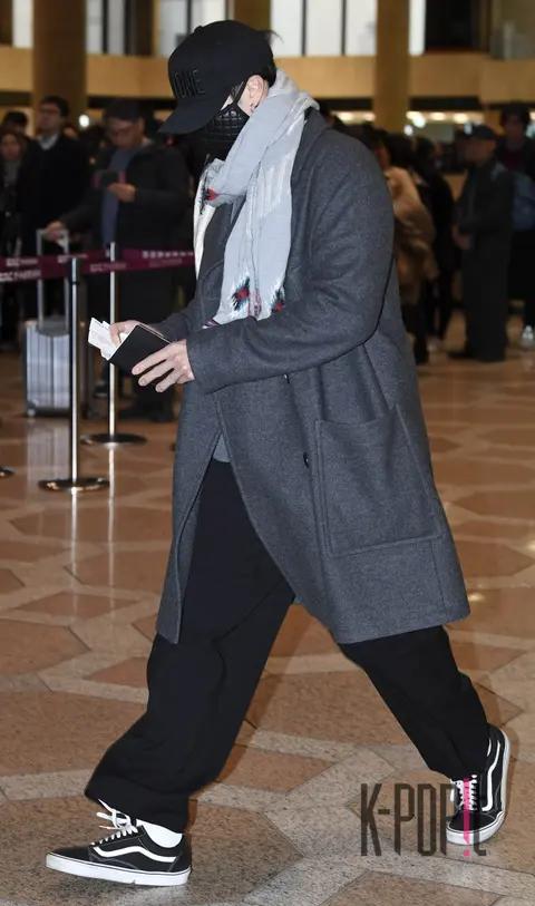 So Ji-seob — Airport