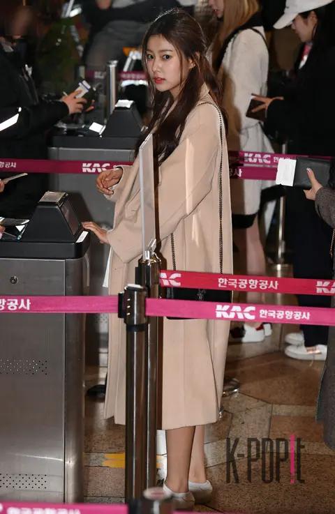 IZ*ONE, Kang Hye-won — Airport
