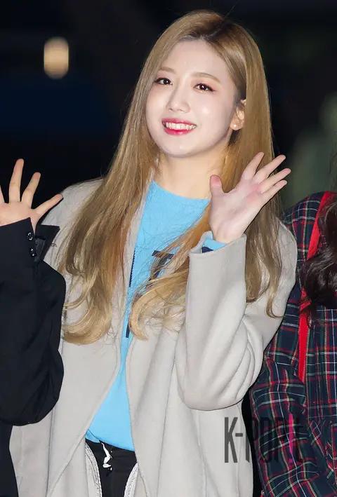 Cherry Bullet, Yuju — Music Bank Arrival