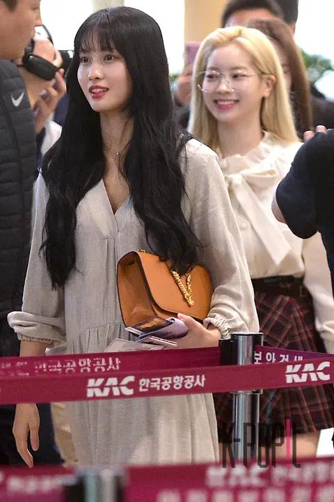 TWICE, Momo (TWICE), Dahyun (TWICE) — Airport