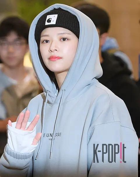 TWICE, Jeongyeon — Airport