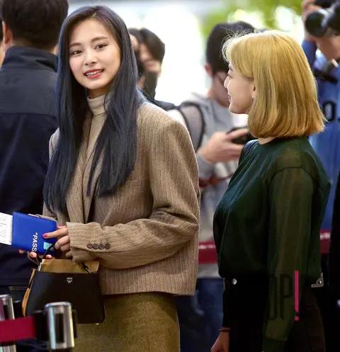 TWICE, Tzuyu (TWICE), Jihyo — Airport