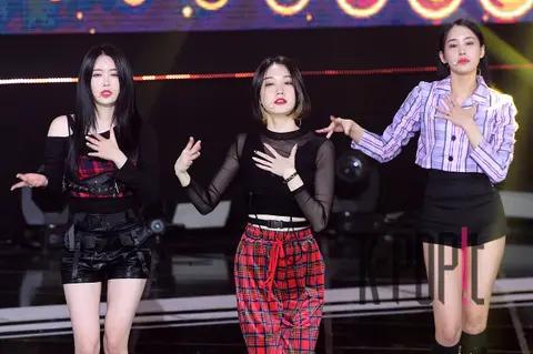 HINAPIA, Ye-bin, Min Kyung, Gyeong-won — The Show