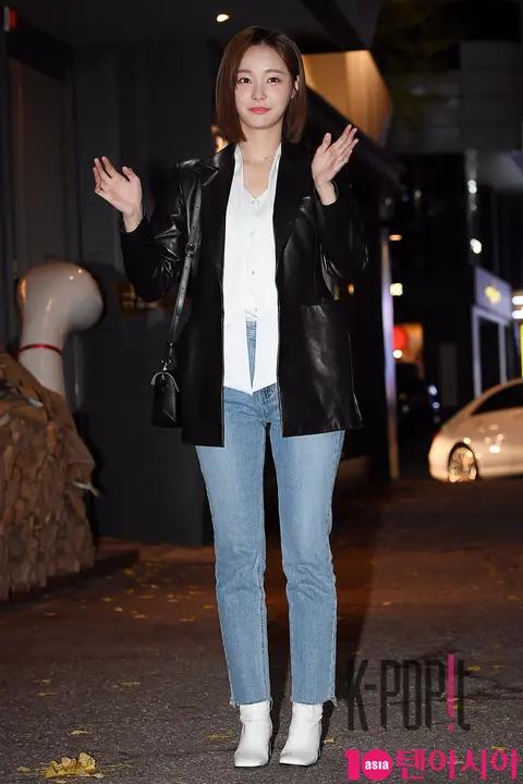 MOMOLAND, Yeon-u 1 — Camellia Blooms Wrap Party