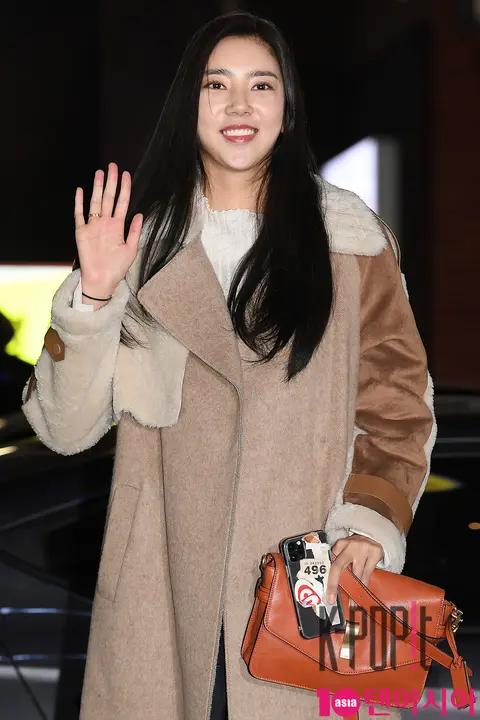 Son Dam-bi — Camellia Blooms Wrap Party