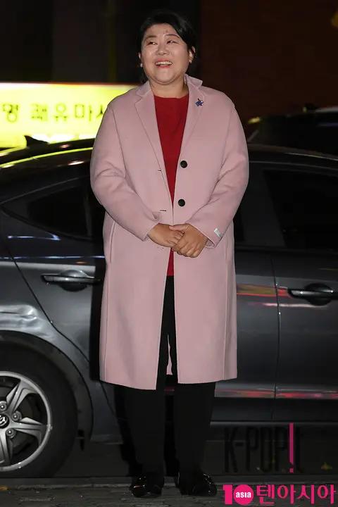 Lee Jung-eun — Camellia Blooms Wrap Party