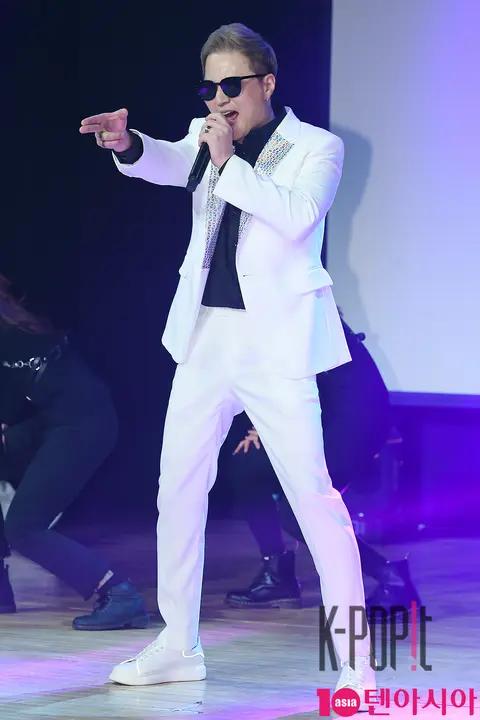 Can, Lee Jong-won — CAN Showcase
