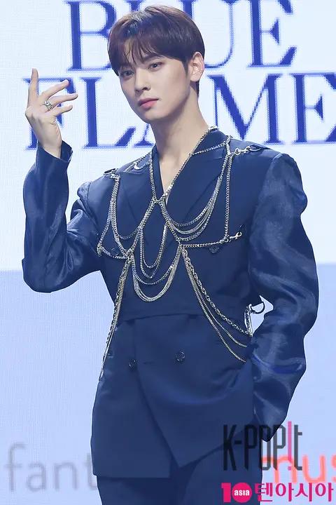 ASTRO, Cha Eun-woo — ASTRO Showcase