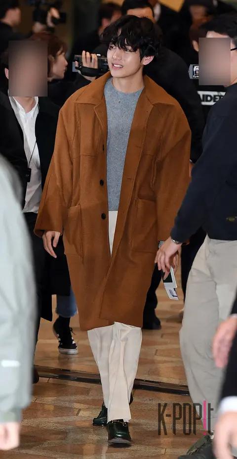 BTS, V — Airport