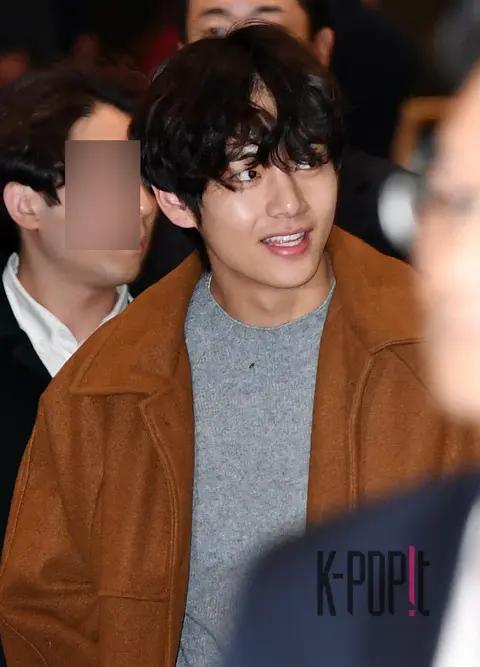 BTS, V — Airport