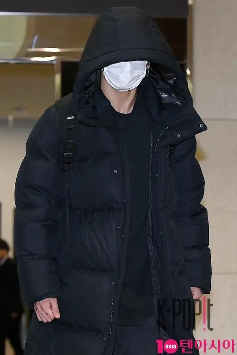 BTS, Jungkook — Airport