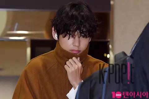 BTS, V — Airport