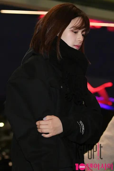 TWICE, Jeongyeon 1 — Airport