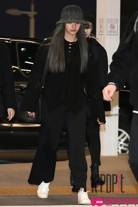 TWICE, Tzuyu (TWICE) — Airport