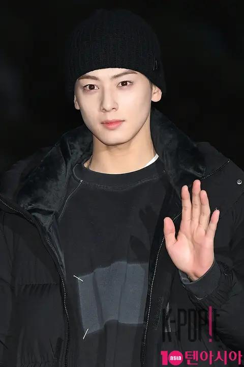 ASTRO, Cha Eun-woo — Music Bank Arrival