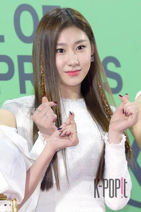 ITZY, Chae-ryeong — MMA