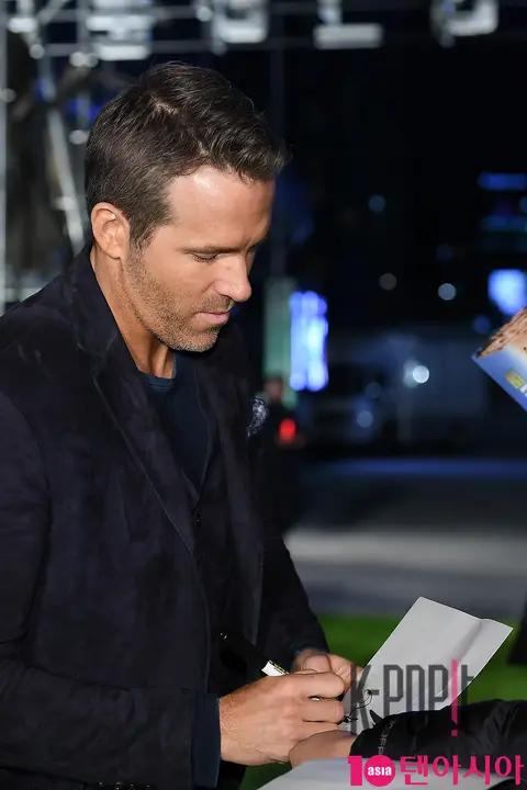 Ryan Reynolds — 6 Underground Green Carpet — 2019-12-02