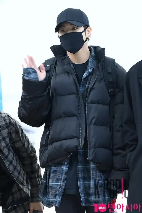 BTS, Jungkook — Airport