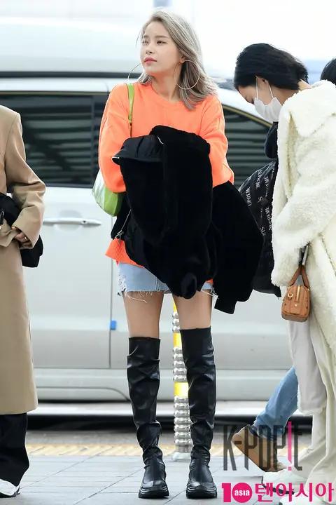 MAMAMOO, Solar — Airport