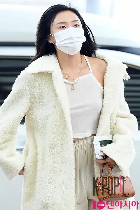 MAMAMOO, Hwasa — Airport