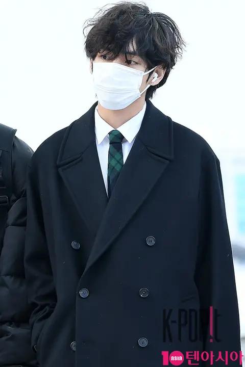 BTS, V — Airport
