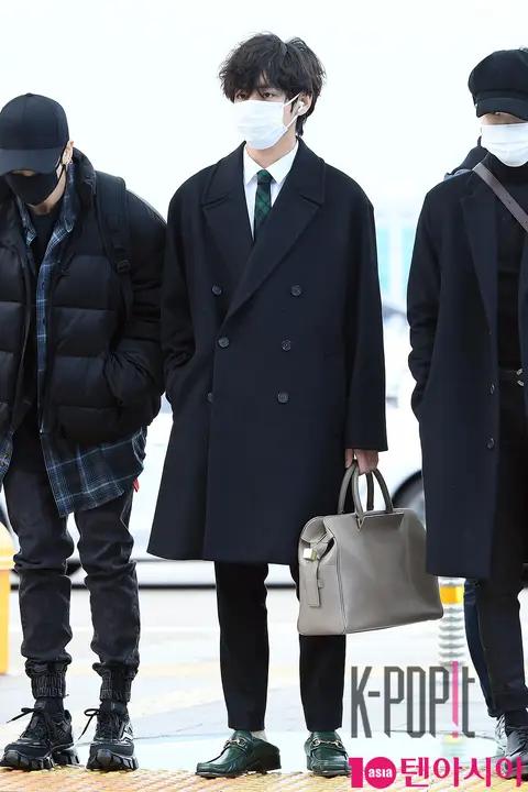 BTS, V — Airport