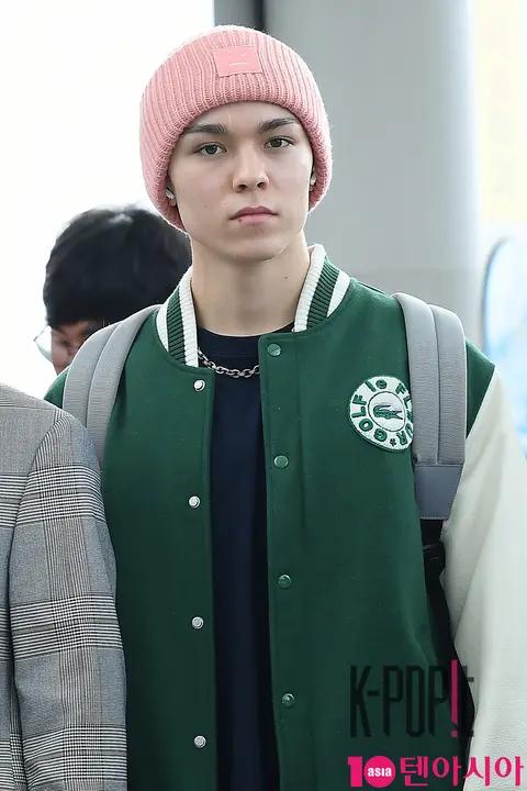 SEVENTEEN, Vernon — Airport