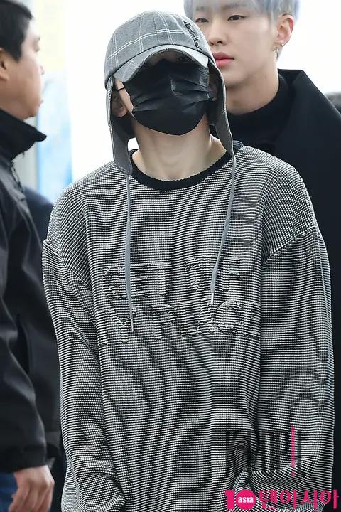 SEVENTEEN, Woozi — Airport