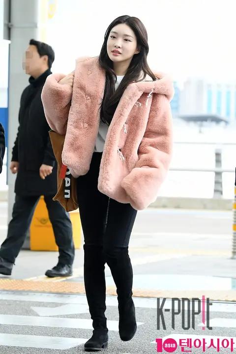 CHUNG HA — Airport