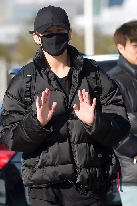BTS, Jungkook (BTS) — Airport