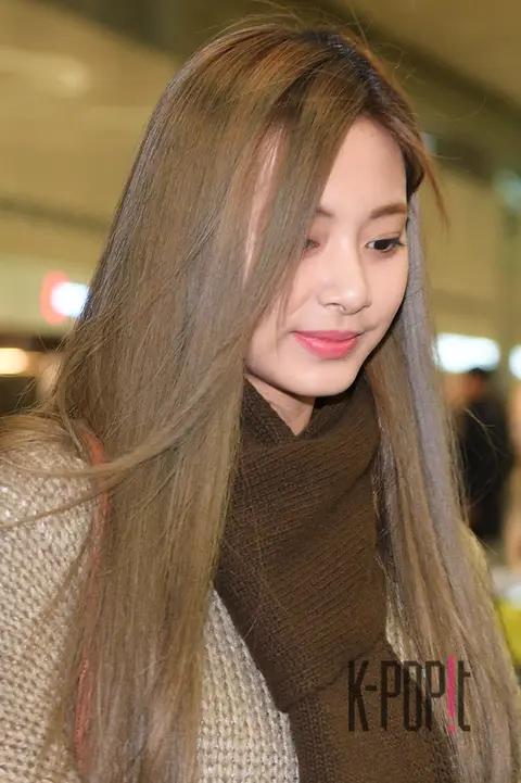 TWICE, Tzuyu (TWICE) — Airport