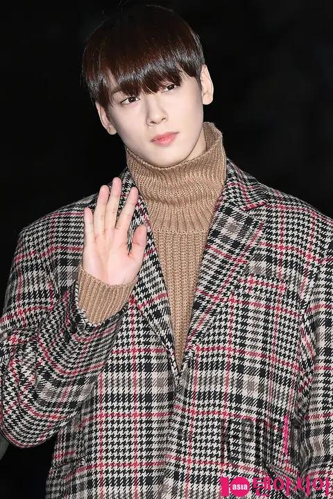 ASTRO, Cha Eun-woo — Music Bank Arrival