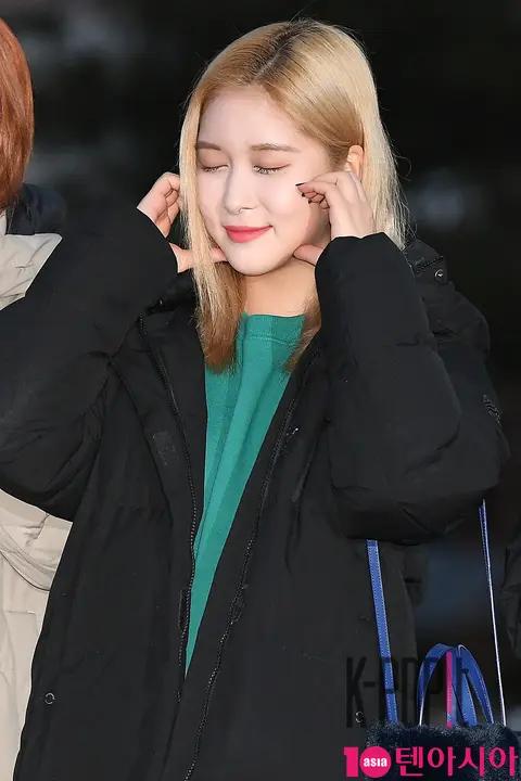WJSN, Dayoung — Music Bank Arrival