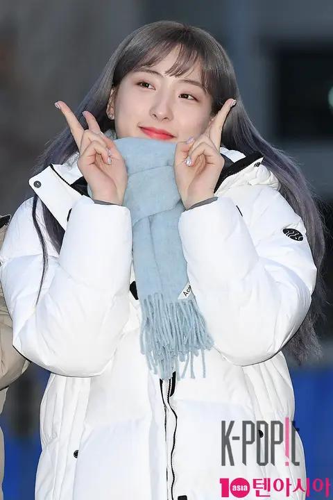 WJSN, Eun-seo — Music Bank Arrival — 2019-12-06