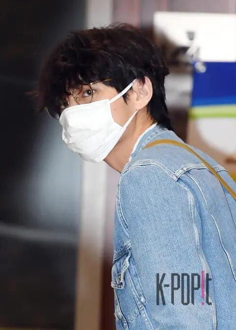 BTS, V — Airport
