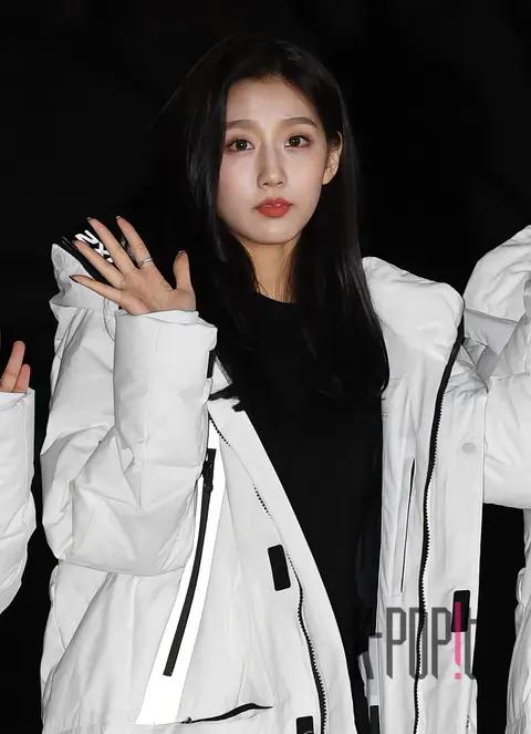 Lovelyz, Jung Ye-in — Music Bank Arrival