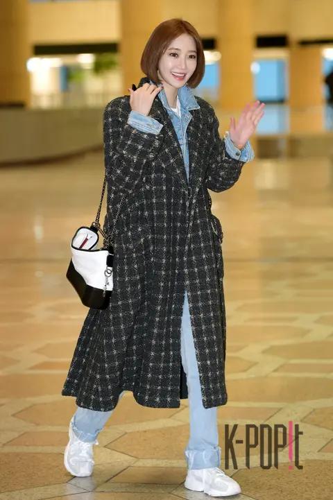 Go Jun-hee 6 — Airport