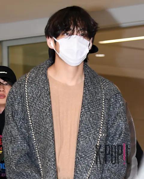 BTS, V — Airport