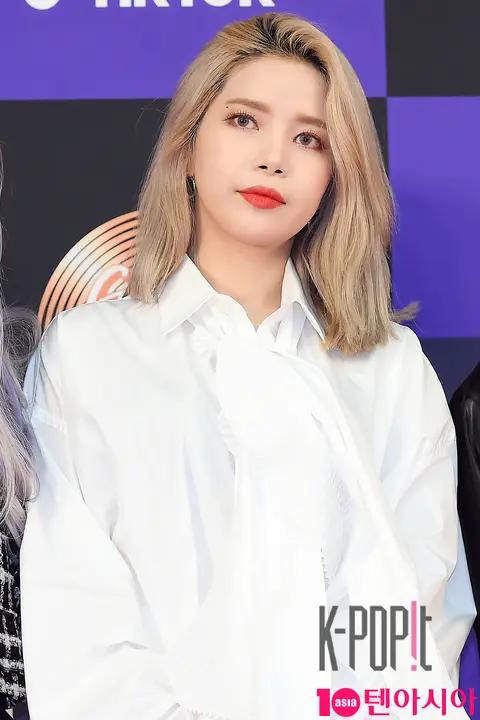 MAMAMOO, Solar — Golden Disc Awards