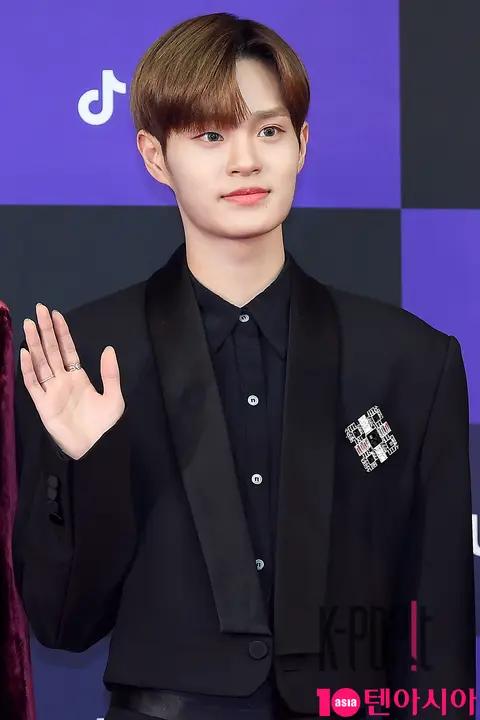 AAB6IX, Lee Dae-hwi — Golden Disc Awards