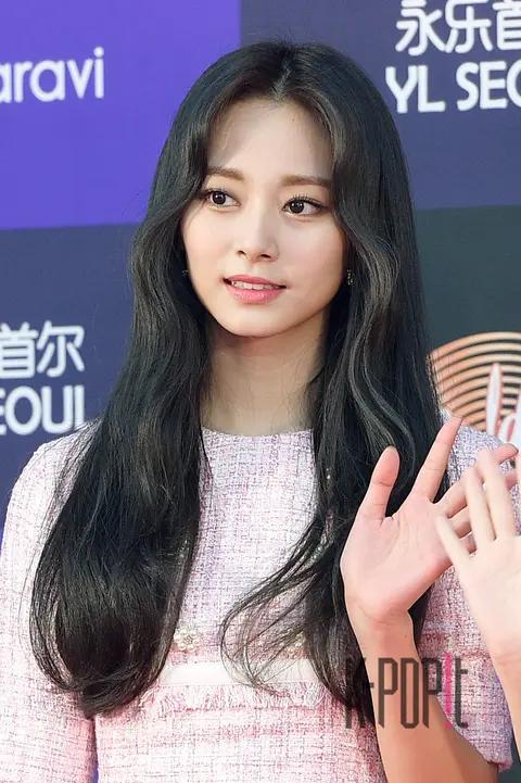 TWICE, Tzuyu (TWICE) — Golden Disc Awards