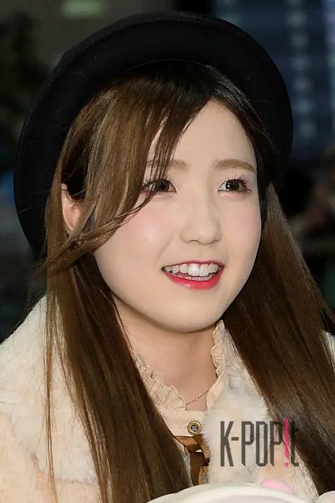 IZ*ONE, Honda Hitomi (2) — Airport