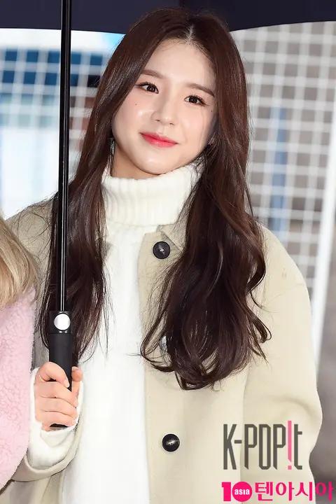 LOONA, Hee-jin — LOONA Choerry Graduation Ceremony