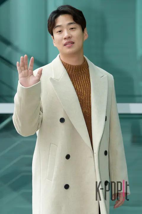 Ahn Jae-hong — Two O'Clock Escape Cult Two Show Arrival