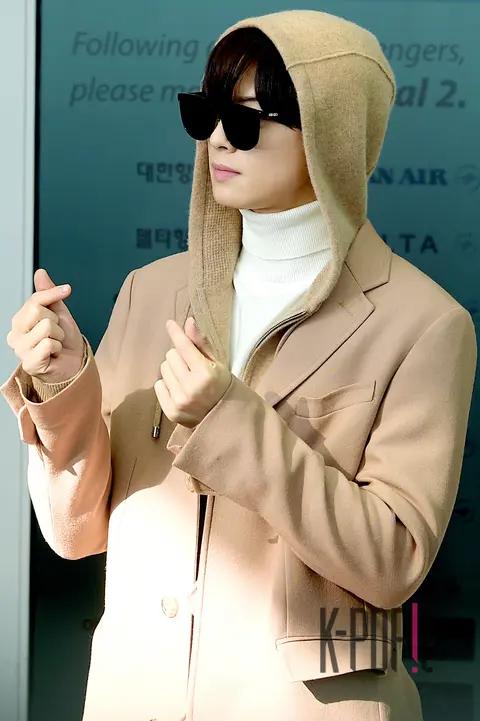 ASTRO, Cha Eun-woo — Airport