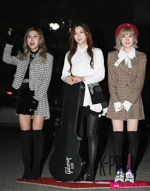 WeeGirls, Hee — Music Bank